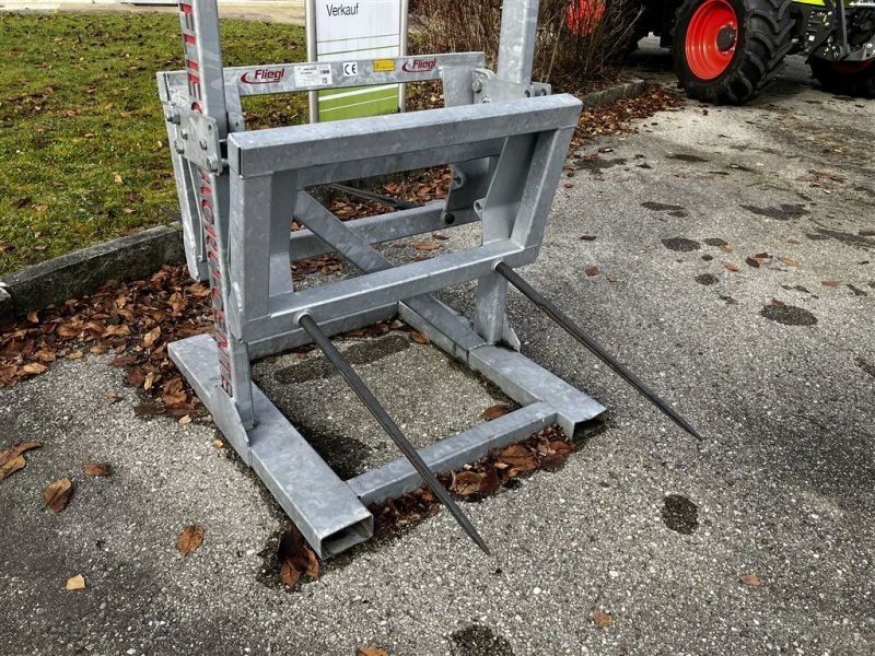 Ladeschaufel des Typs Fliegl EASY 1000 M, Neumaschine in Grabenstätt-Erlstätt (Bild 3)