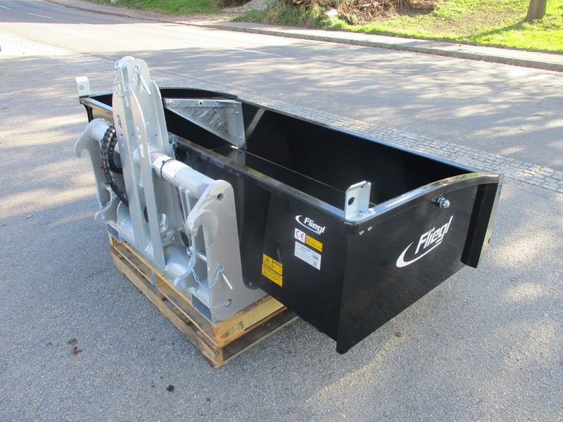 Ladeschaufel des Typs Fliegl Gigant 2000 mm Heck- und Hochkippschaufel, Neumaschine in St. Marienkirchen (Bild 2)