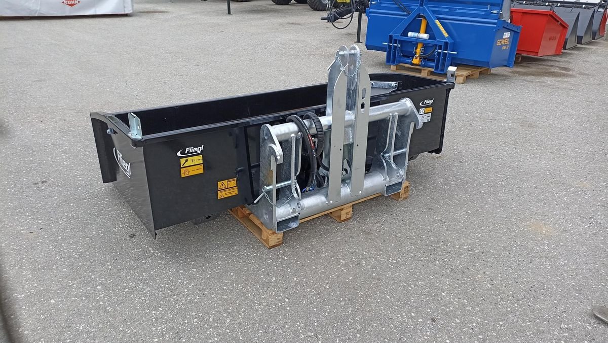 Ladeschaufel of the type Fliegl GIGANT 2000, Neumaschine in Grünbach (Picture 1)