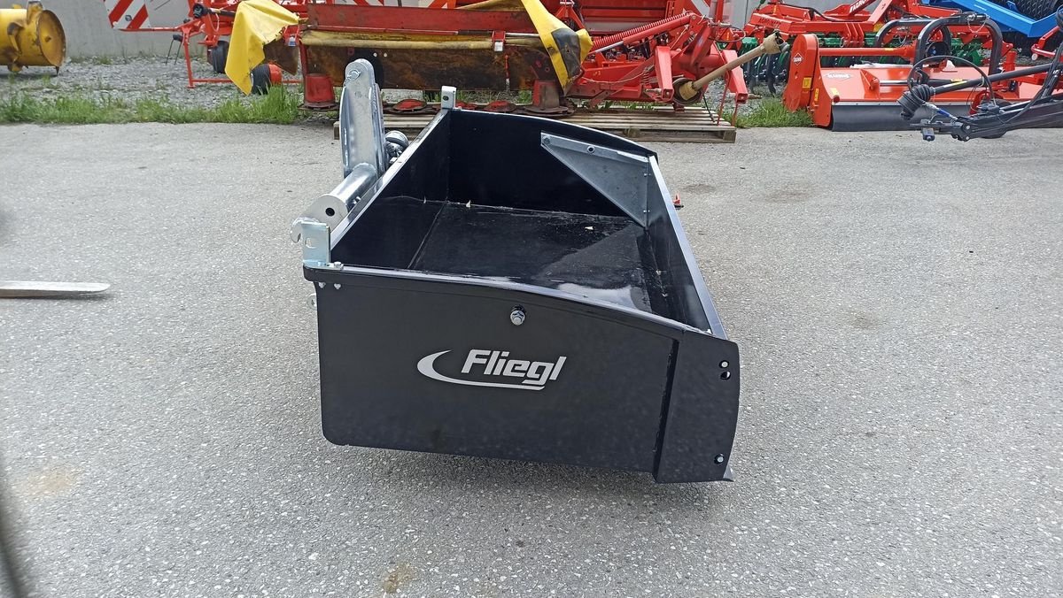 Ladeschaufel des Typs Fliegl GIGANT 2200, Neumaschine in Grünbach (Bild 4)