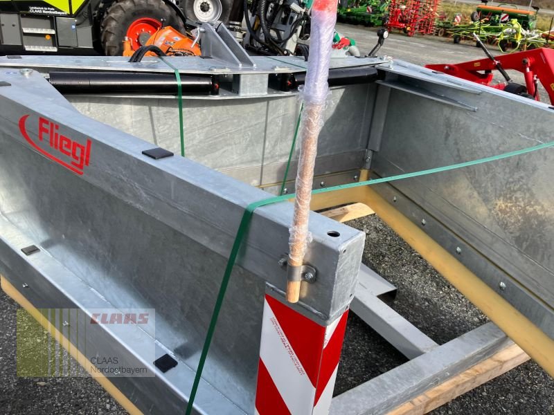 Ladeschaufel des Typs Fliegl GSSFLM200003V RÄUMSCHILD MAXI, Neumaschine in Hollfeld (Bild 6)