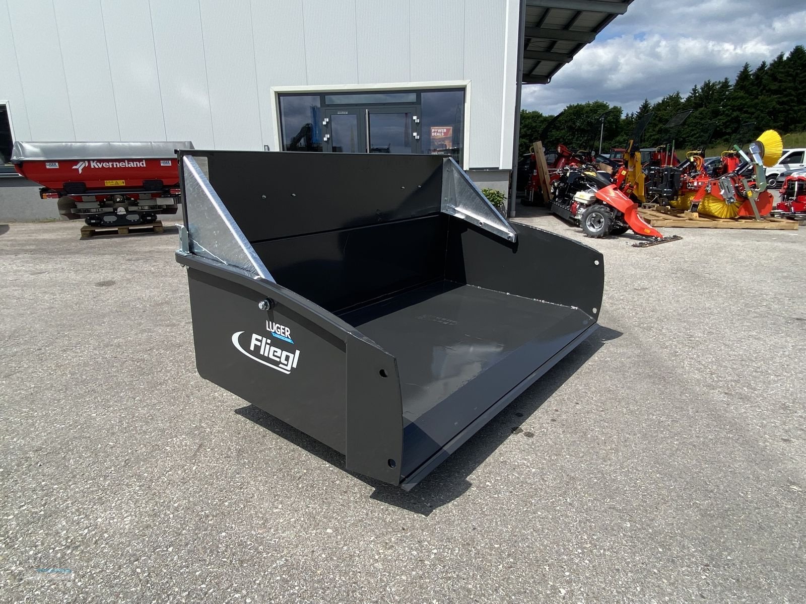 Ladeschaufel of the type Fliegl Heck- und Hochkippschaufel, Neumaschine in Niederkappel (Picture 5)