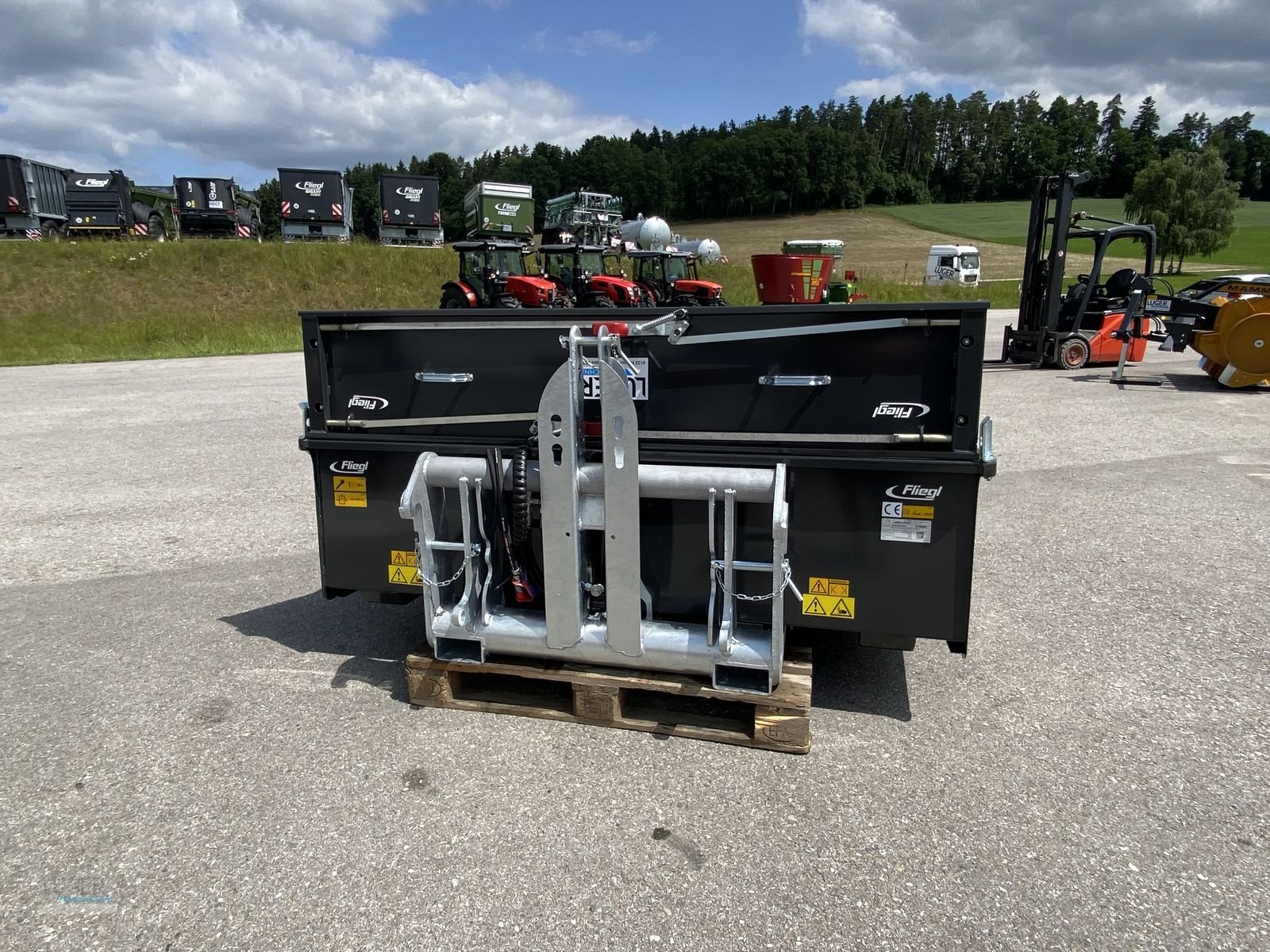 Ladeschaufel of the type Fliegl Heck- und Hochkippschaufel, Neumaschine in Niederkappel (Picture 6)