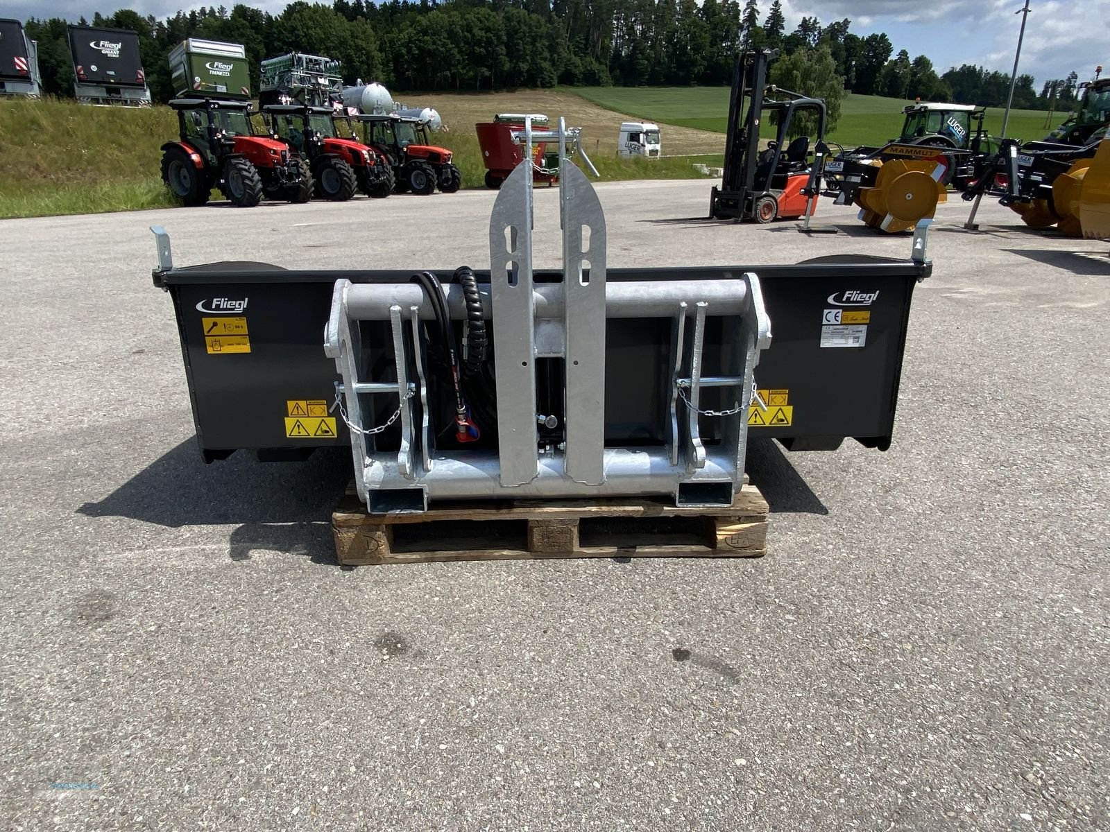 Ladeschaufel of the type Fliegl Heck- und Hochkippschaufel, Neumaschine in Niederkappel (Picture 4)