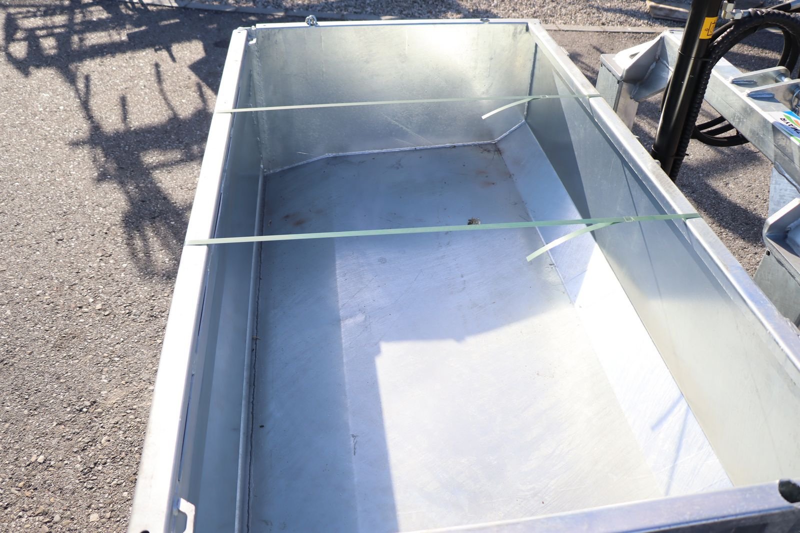 Ladeschaufel des Typs Fliegl Heckschaufel 1800Hyd, Neumaschine in Schlitters (Bild 11)