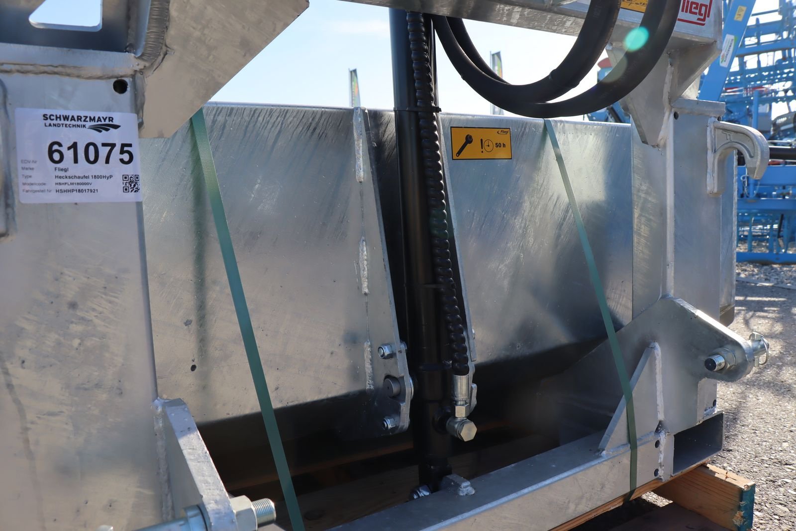 Ladeschaufel des Typs Fliegl Heckschaufel 1800Hyd, Neumaschine in Schlitters (Bild 8)