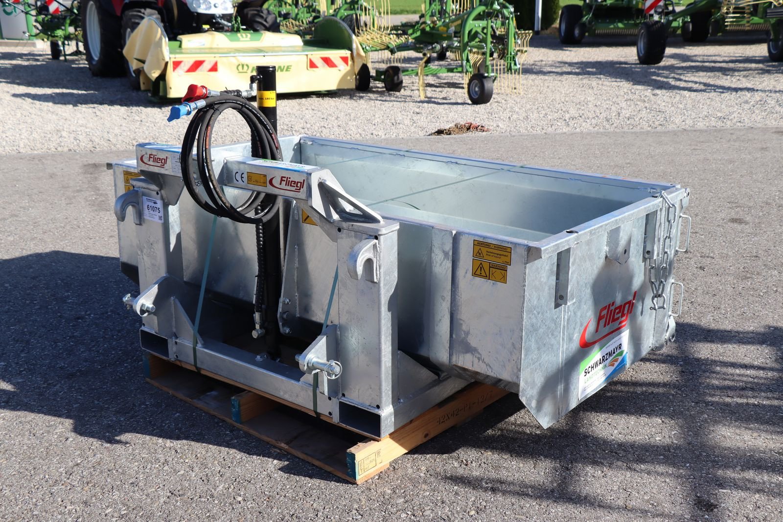 Ladeschaufel des Typs Fliegl Heckschaufel 1800Hyd, Neumaschine in Schlitters (Bild 3)