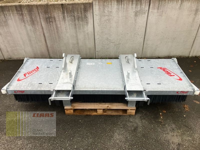 Ladeschaufel des Typs Fliegl KEBFLI250005 LÖWE 2.500MM, Neumaschine in Gefrees (Bild 1)