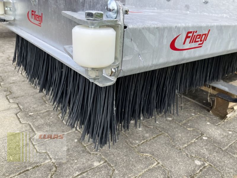 Ladeschaufel des Typs Fliegl KEBFLI250005 LÖWE 2.500MM, Neumaschine in Moosbach (Bild 10)