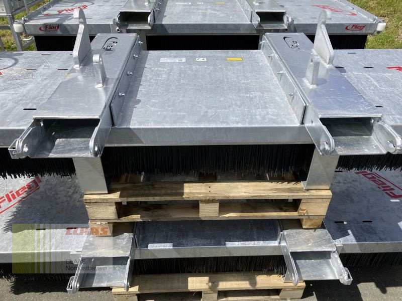 Ladeschaufel des Typs Fliegl KEHRBESEN LÖWE 2.500MM, Neumaschine in Hollfeld (Bild 8)