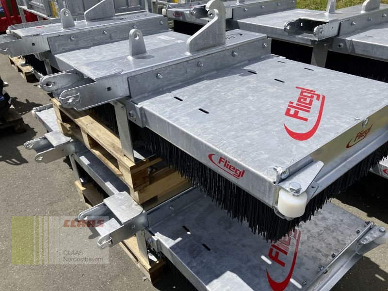 Ladeschaufel des Typs Fliegl KEHRBESEN LÖWE 2.500MM, Neumaschine in Hollfeld (Bild 4)