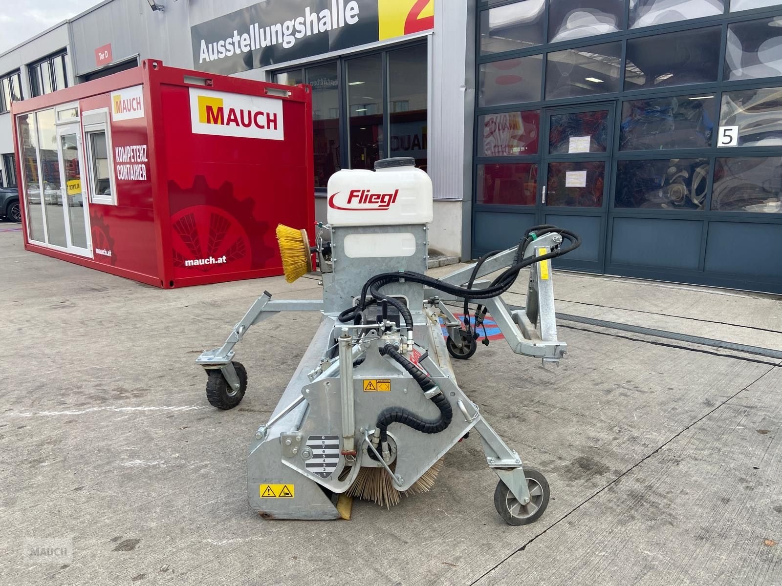 Ladeschaufel des Typs Fliegl Kehrmaschine 2300mm Dreipunkt Kat 2, Gebrauchtmaschine in Burgkirchen (Bild 4)