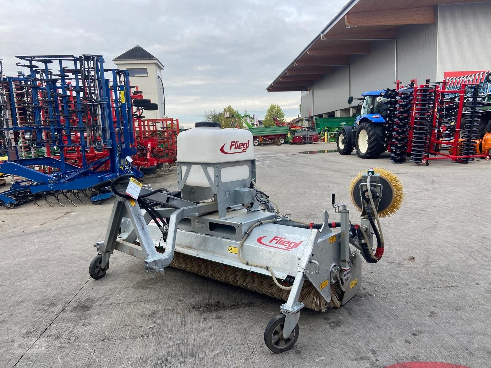 Ladeschaufel des Typs Fliegl Kehrmaschine 2300mm Dreipunkt Kat 2, Gebrauchtmaschine in Burgkirchen (Bild 7)