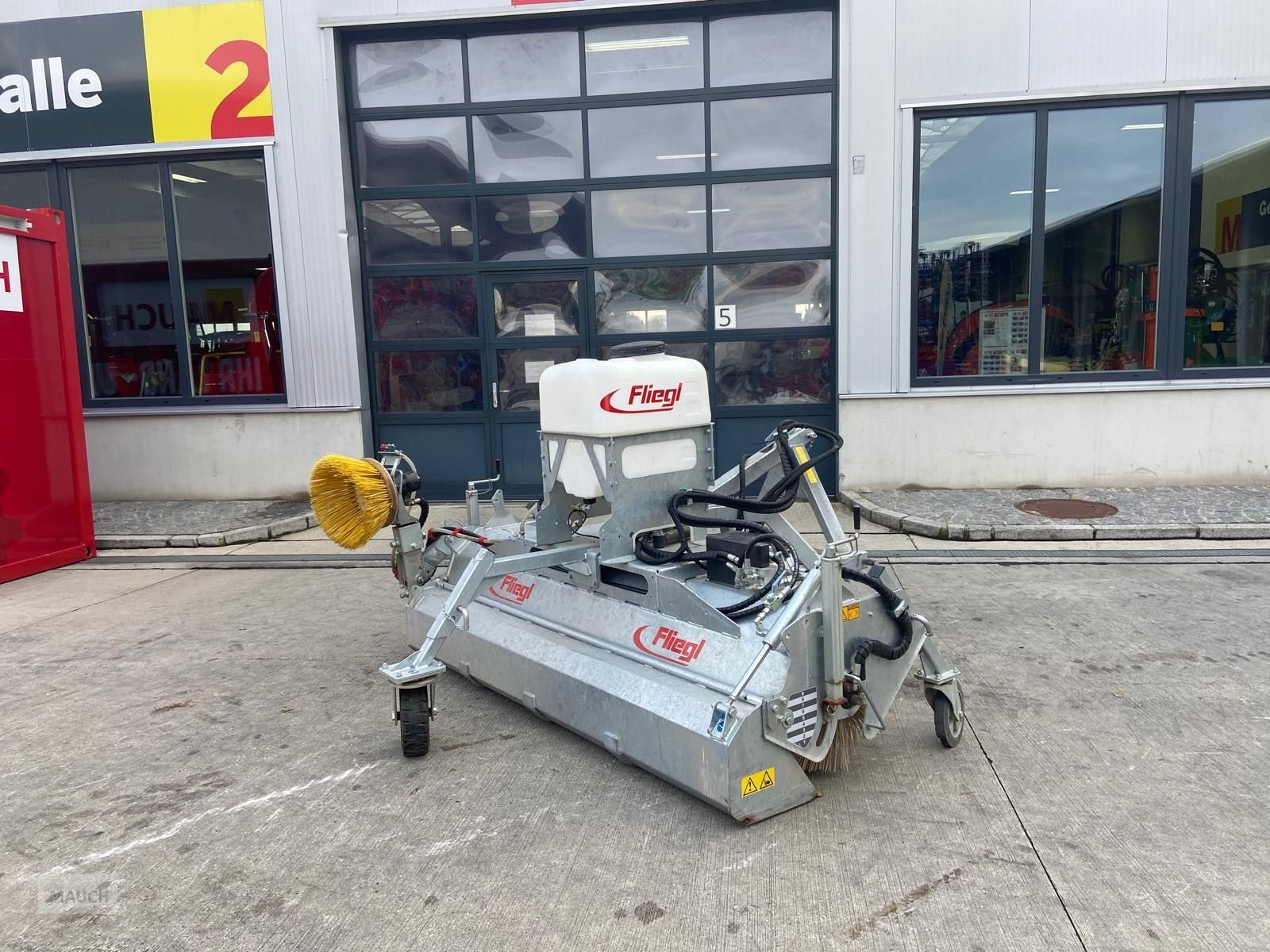 Ladeschaufel des Typs Fliegl Kehrmaschine 2300mm Dreipunkt Kat 2, Gebrauchtmaschine in Burgkirchen (Bild 10)