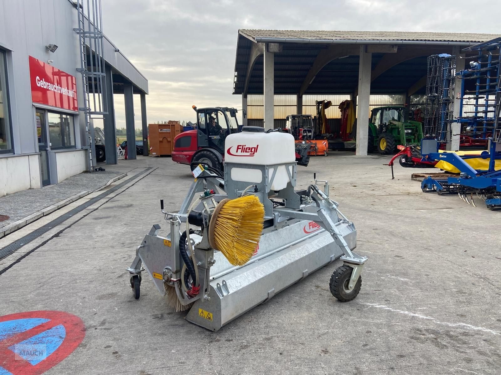 Ladeschaufel des Typs Fliegl Kehrmaschine 2300mm Dreipunkt Kat 2, Gebrauchtmaschine in Burgkirchen (Bild 9)