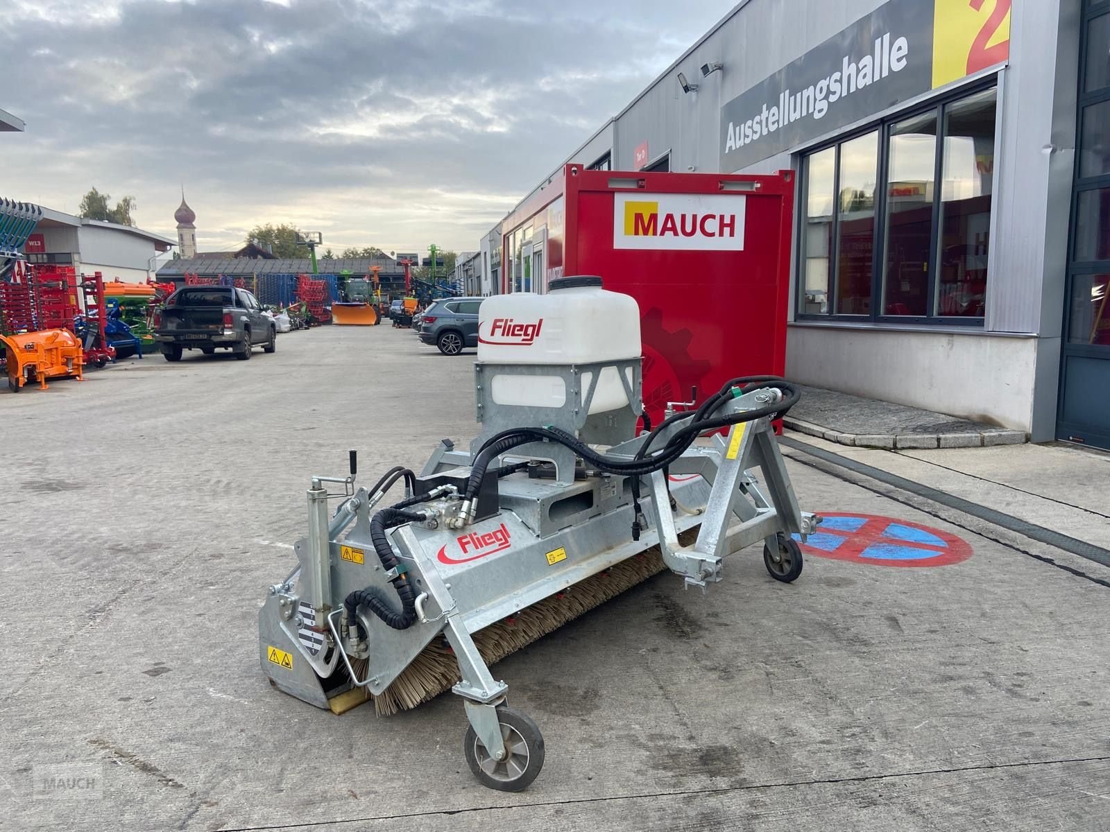 Ladeschaufel des Typs Fliegl Kehrmaschine 2300mm Dreipunkt Kat 2, Gebrauchtmaschine in Burgkirchen (Bild 2)