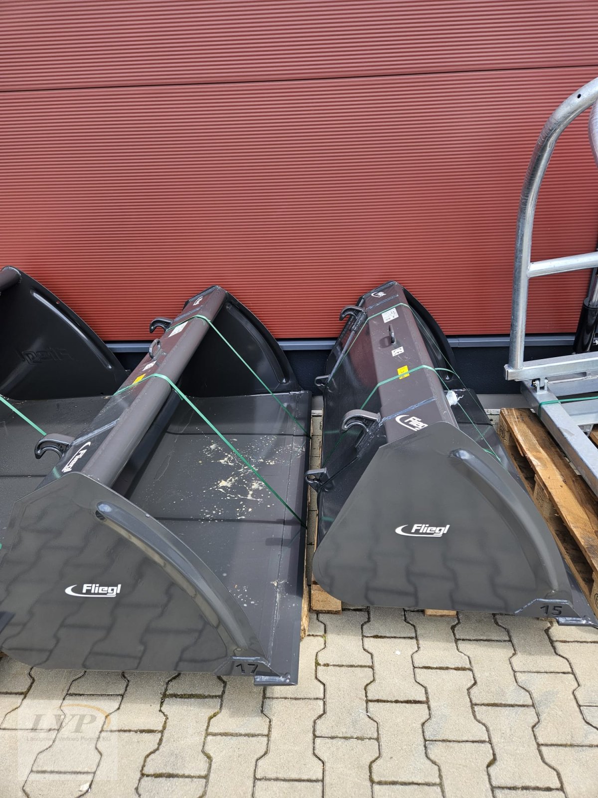 Ladeschaufel des Typs Fliegl Leichtgutschaufel >>1500mm & 1700mm<<, Neumaschine in Hohenau (Bild 1)