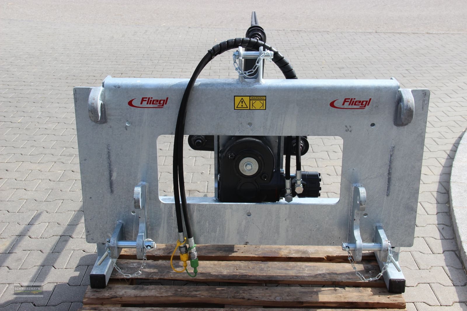 Ladeschaufel des Typs Fliegl Rundballenabwickler, Neumaschine in Gampern (Bild 10)