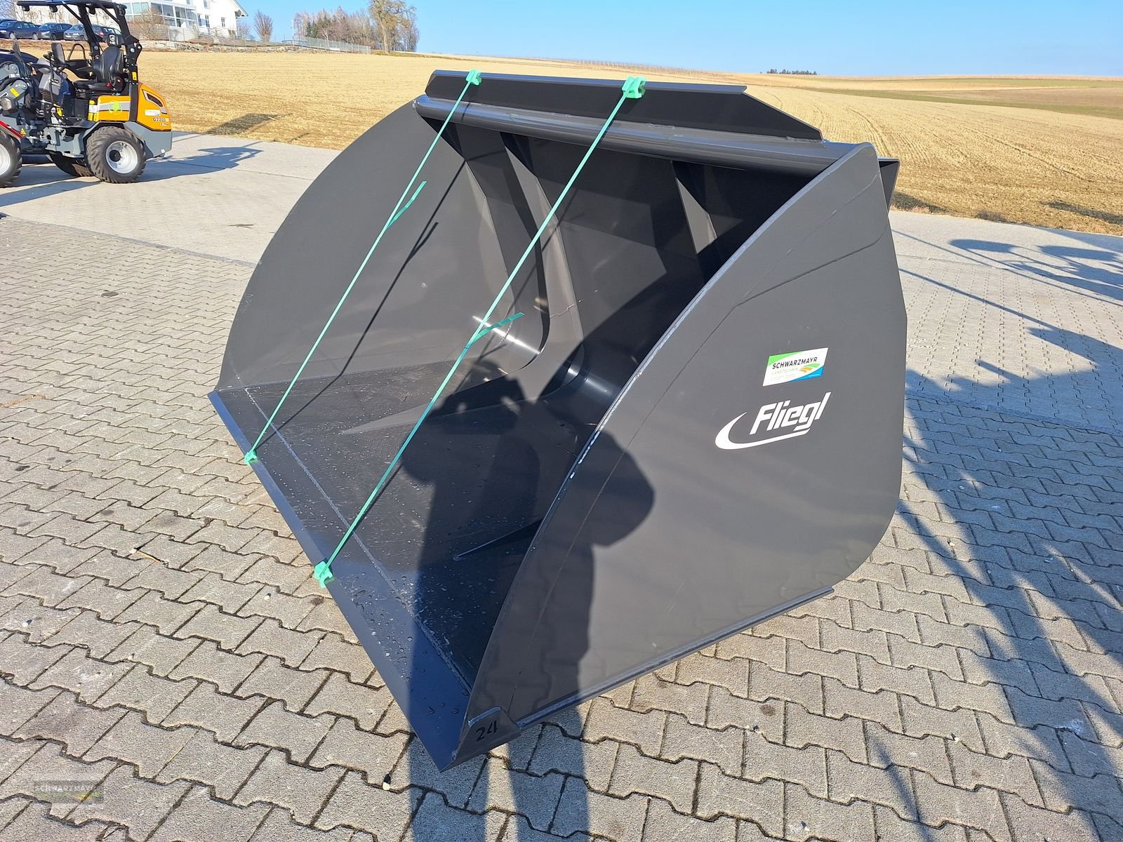 Ladeschaufel des Typs Fliegl Schüttgutschaufel 24, Neumaschine in Gampern (Bild 5)