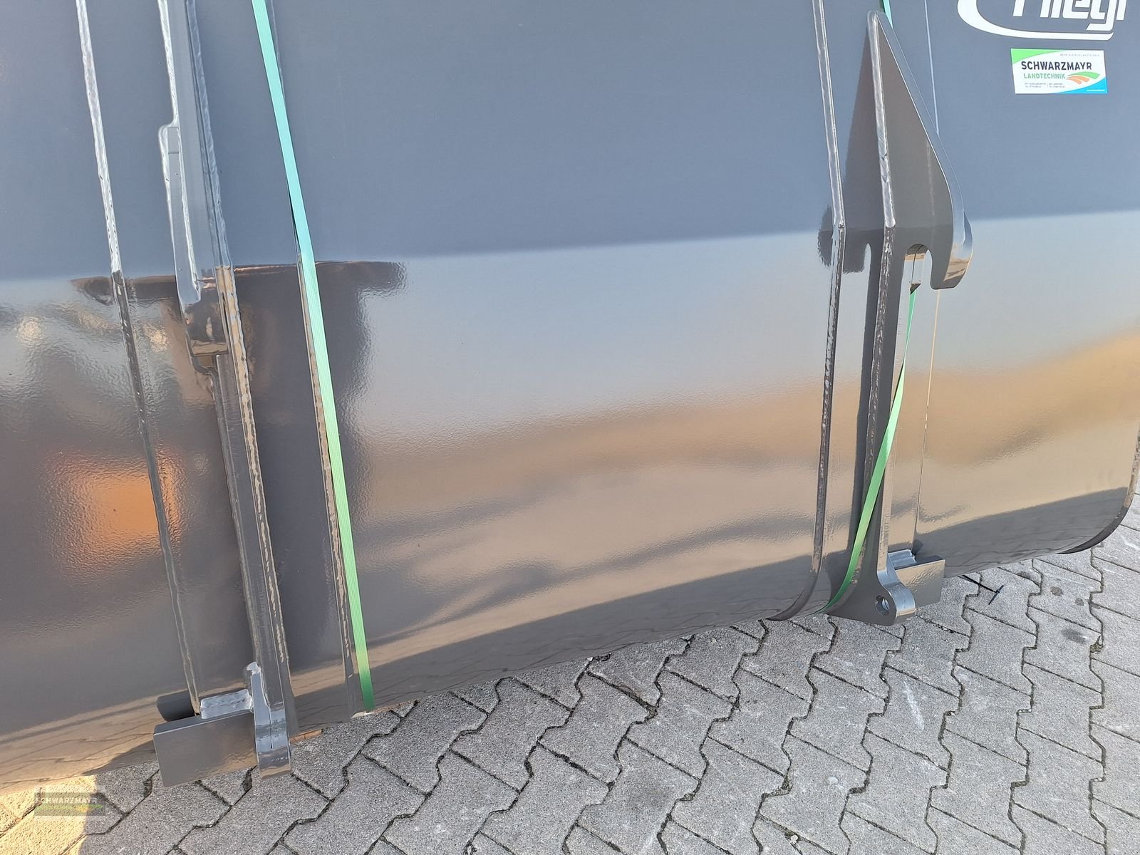 Ladeschaufel des Typs Fliegl Schüttgutschaufel 24, Neumaschine in Gampern (Bild 9)