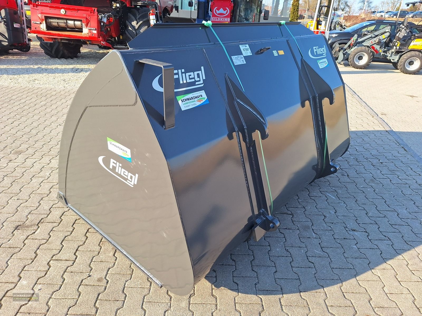 Ladeschaufel des Typs Fliegl Schüttgutschaufel 24, Neumaschine in Gampern (Bild 2)