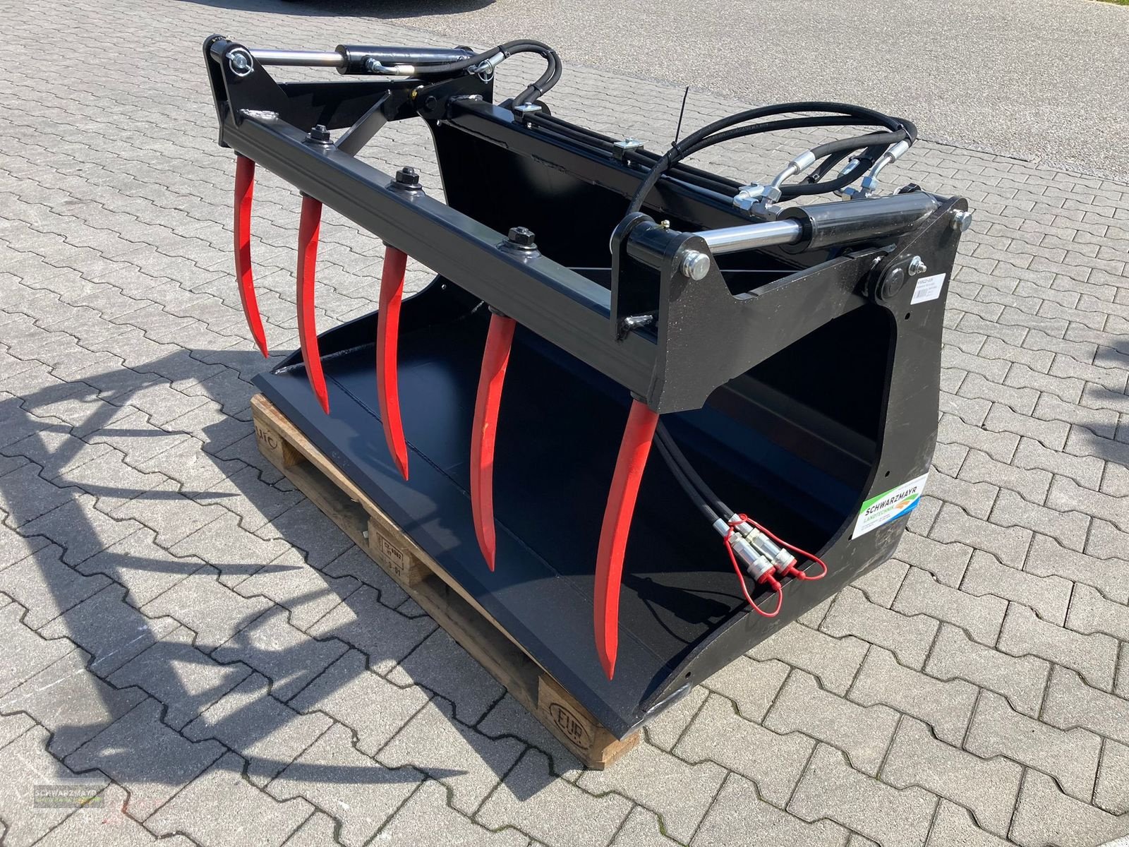 Ladeschaufel des Typs GiANT Dung-Silageschaufel 1300mm, Neumaschine in Aurolzmünster (Bild 1)