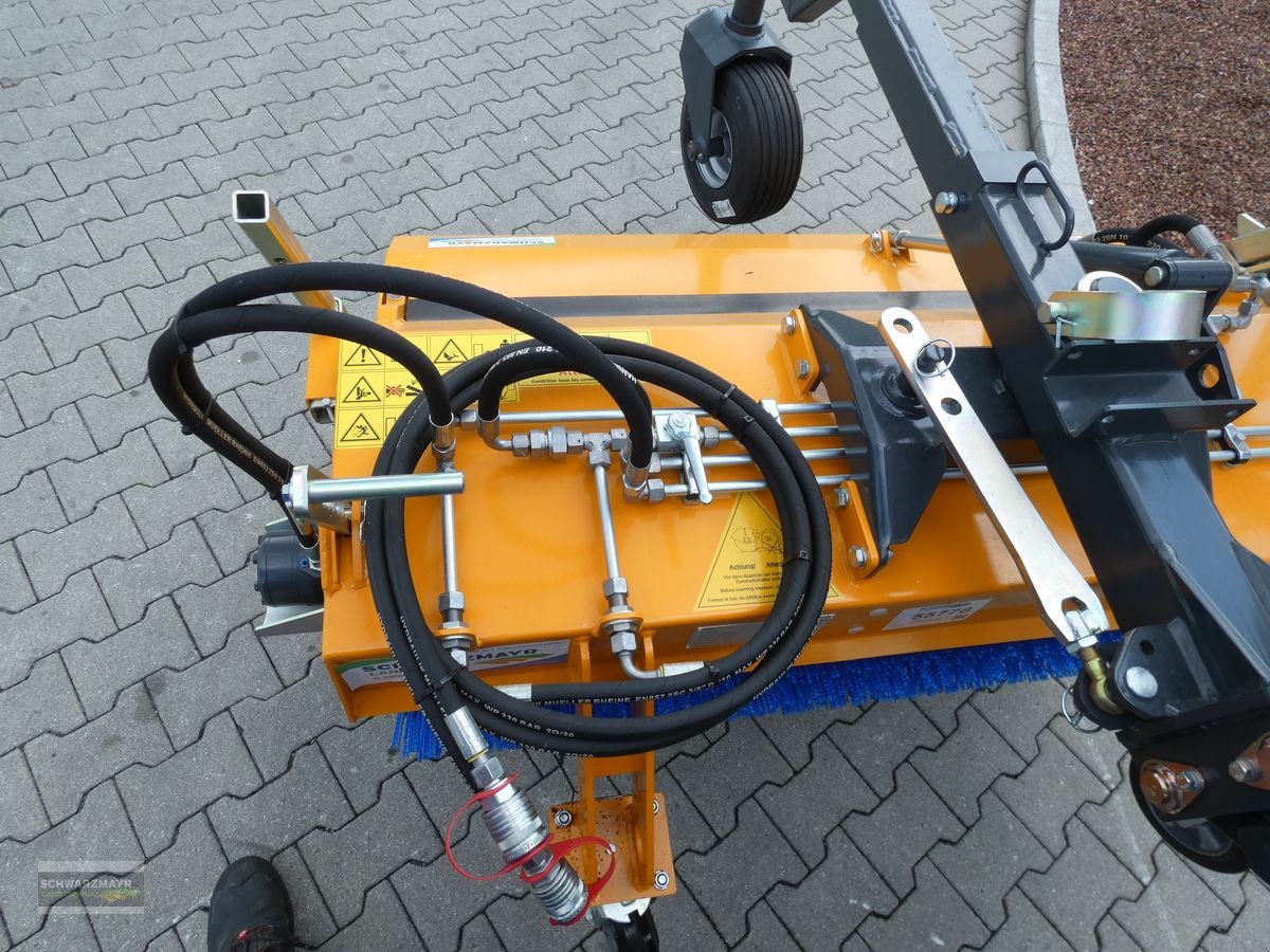 Ladeschaufel des Typs GiANT Kehrmaschine 1350 Eu, Neumaschine in Aurolzmünster (Bild 10)