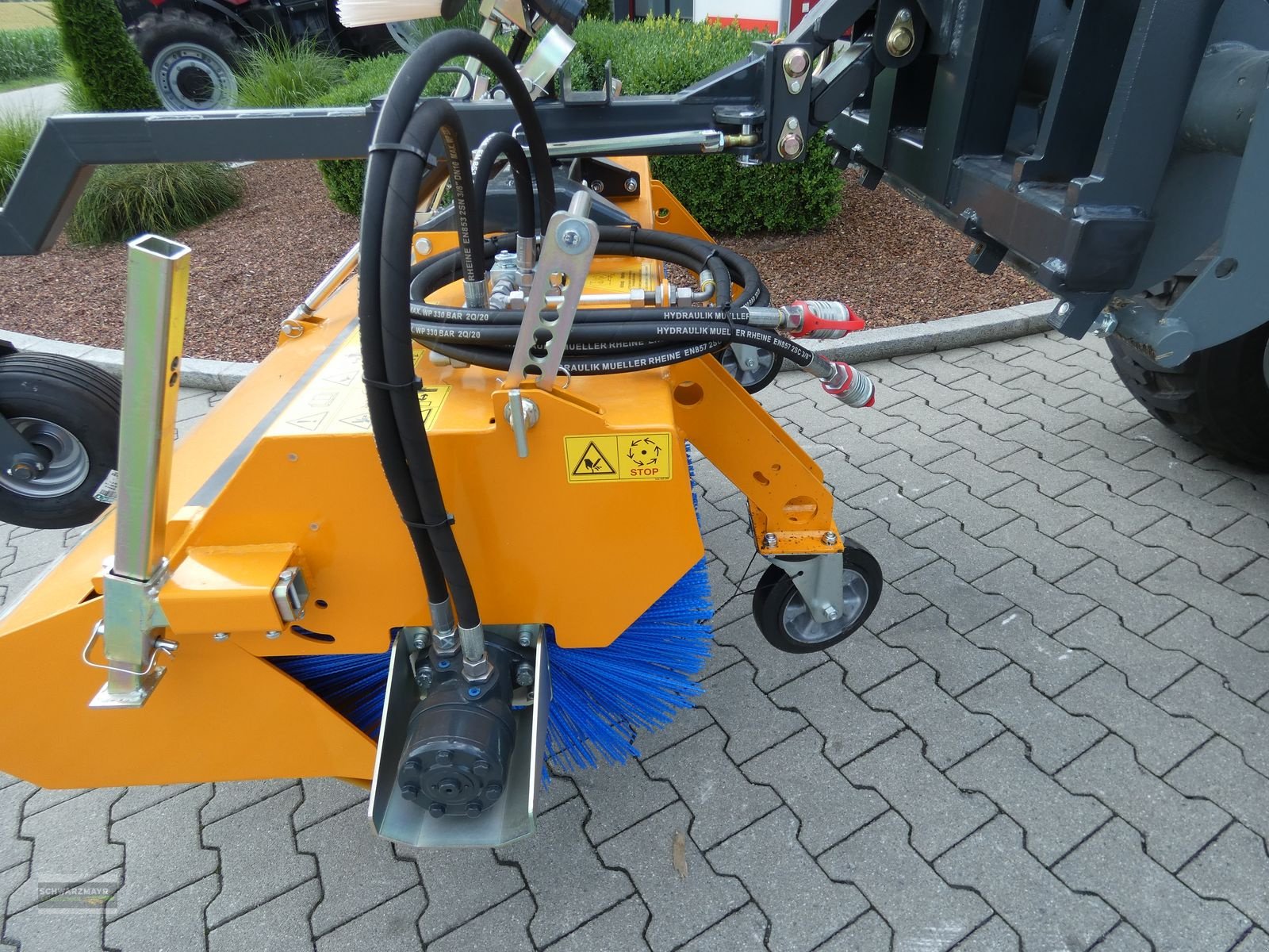 Ladeschaufel des Typs GiANT Kehrmaschine 1350 Eu, Neumaschine in Aurolzmünster (Bild 9)