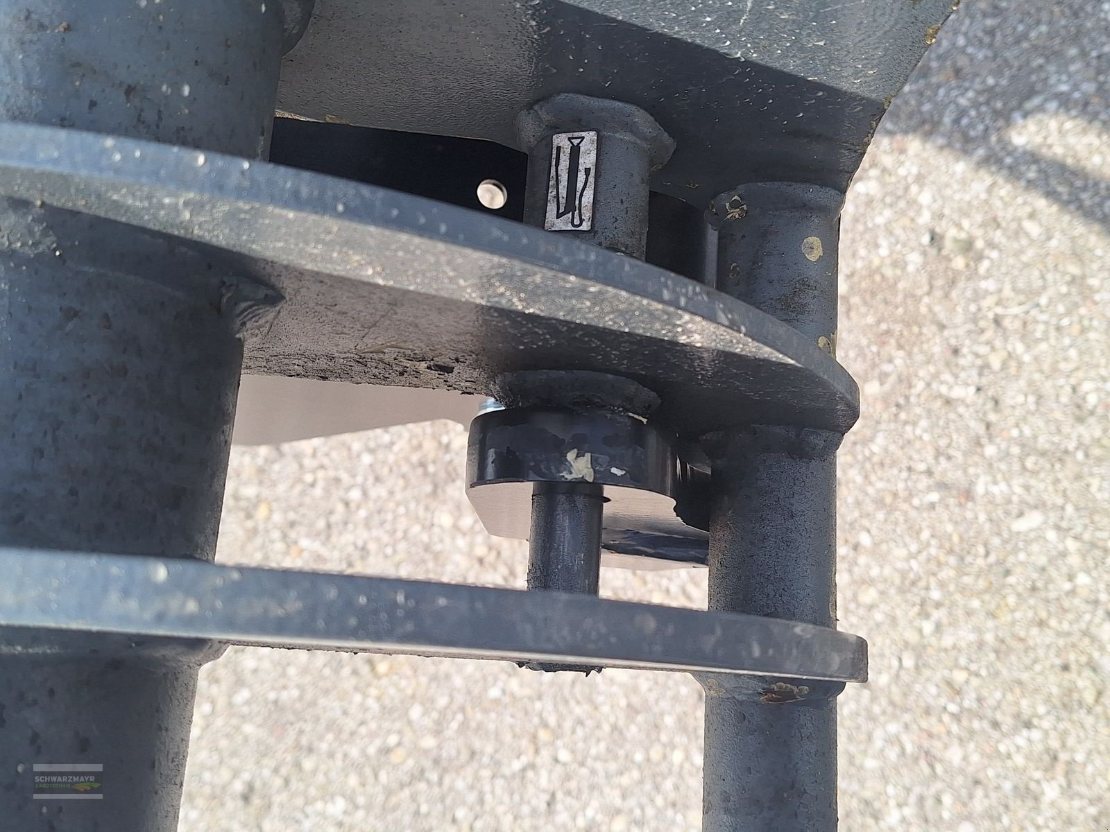 Ladeschaufel des Typs GiANT Kranarm 2400/1600kg, Neumaschine in Aurolzmünster (Bild 11)