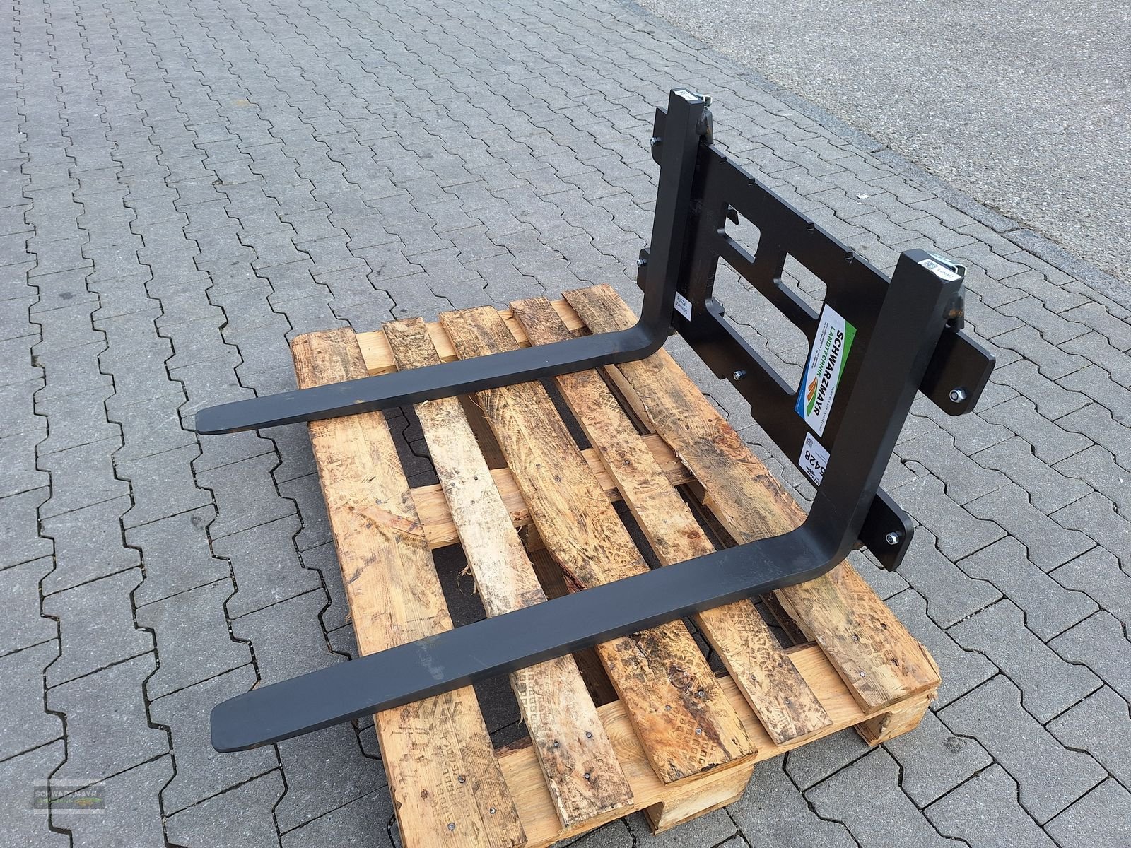 Ladeschaufel des Typs GiANT Palettengabel 950mm, Neumaschine in Aurolzmünster (Bild 4)