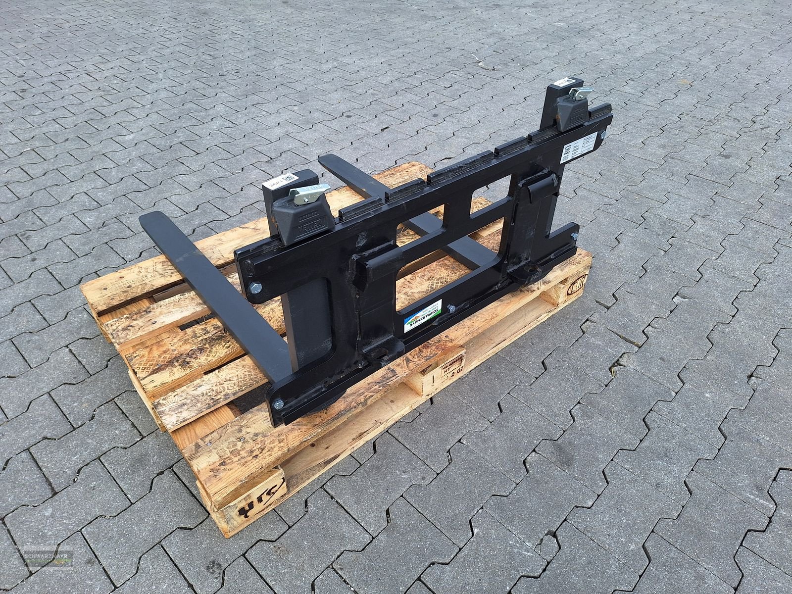 Ladeschaufel des Typs GiANT Palettengabel 950mm, Neumaschine in Aurolzmünster (Bild 3)