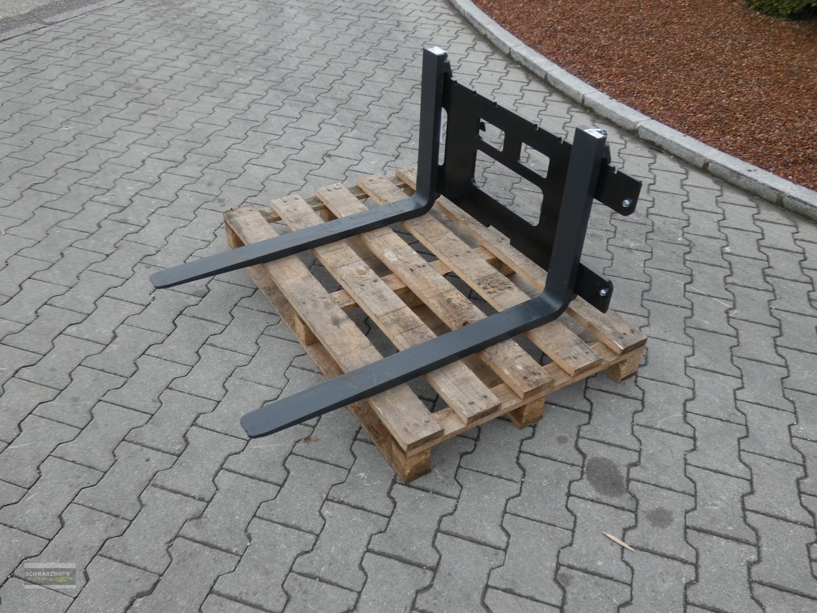 Ladeschaufel des Typs GiANT Palettengabel 950mm, Neumaschine in Aurolzmünster (Bild 4)