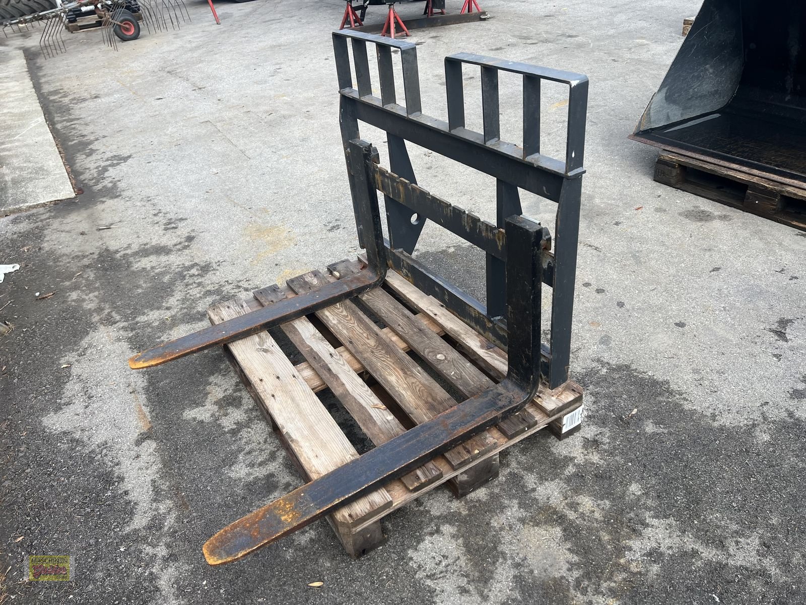 Ladeschaufel des Typs GiANT Palettengabel mit Giant - Aufnahme, Gebrauchtmaschine in Kötschach (Bild 1)