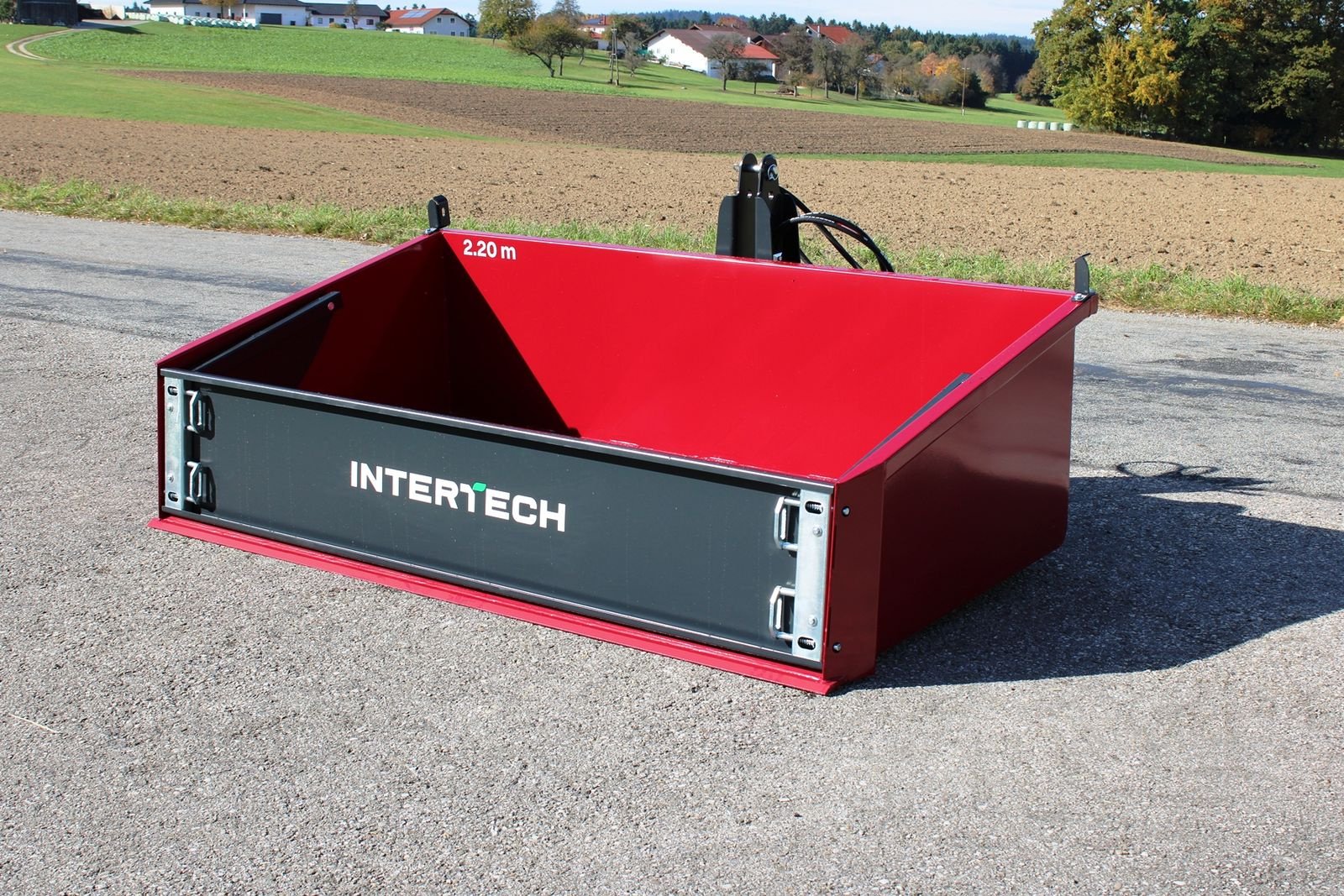 Ladeschaufel des Typs InterTech Heckchaufel, Kippmulde 2200 HD+, Neumaschine in Neukirchen am Walde  (Bild 4)