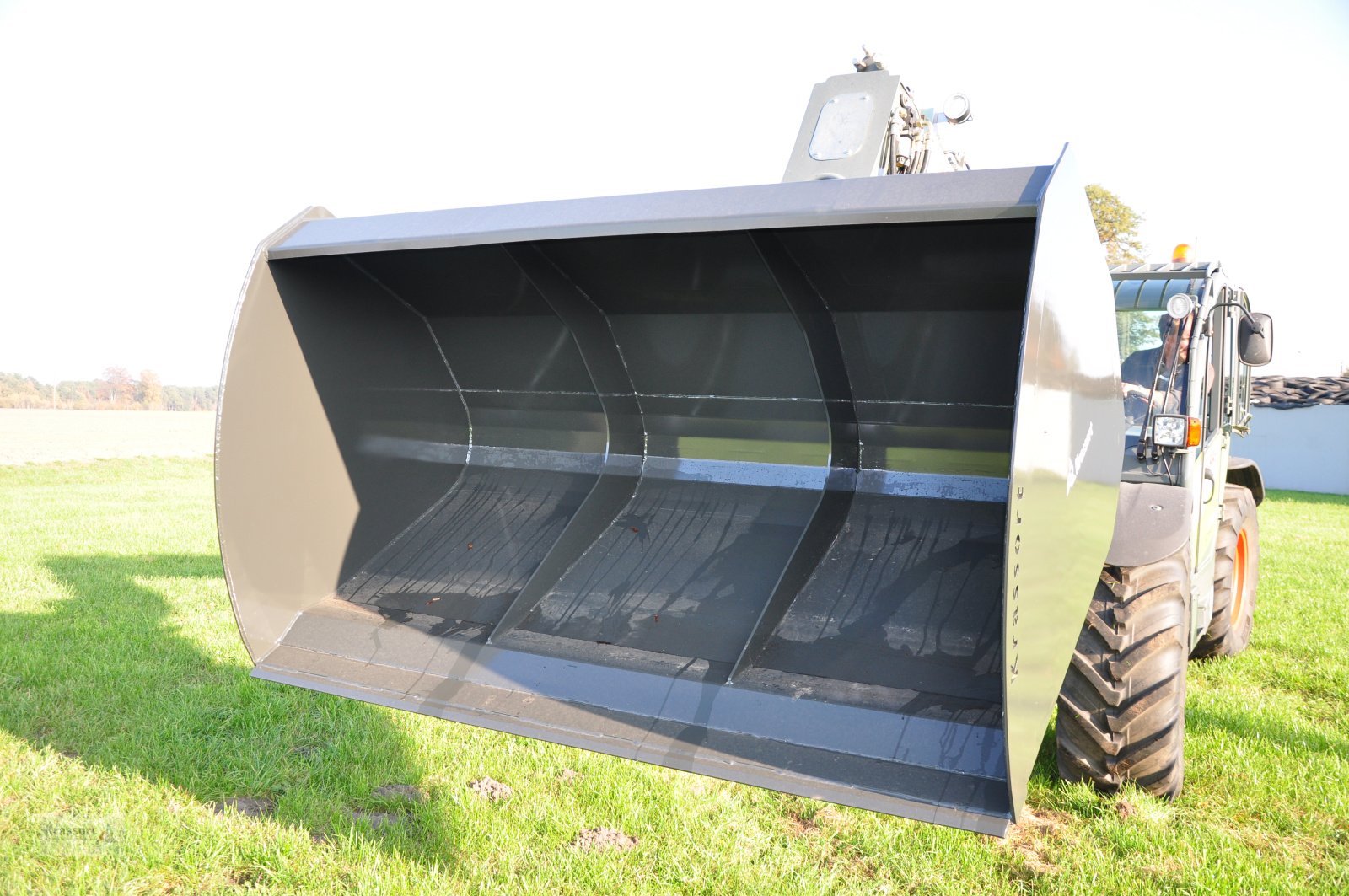 Ladeschaufel des Typs Krassort Getreide / Volumenschaufel, Neumaschine in Sassenberg (Bild 4)