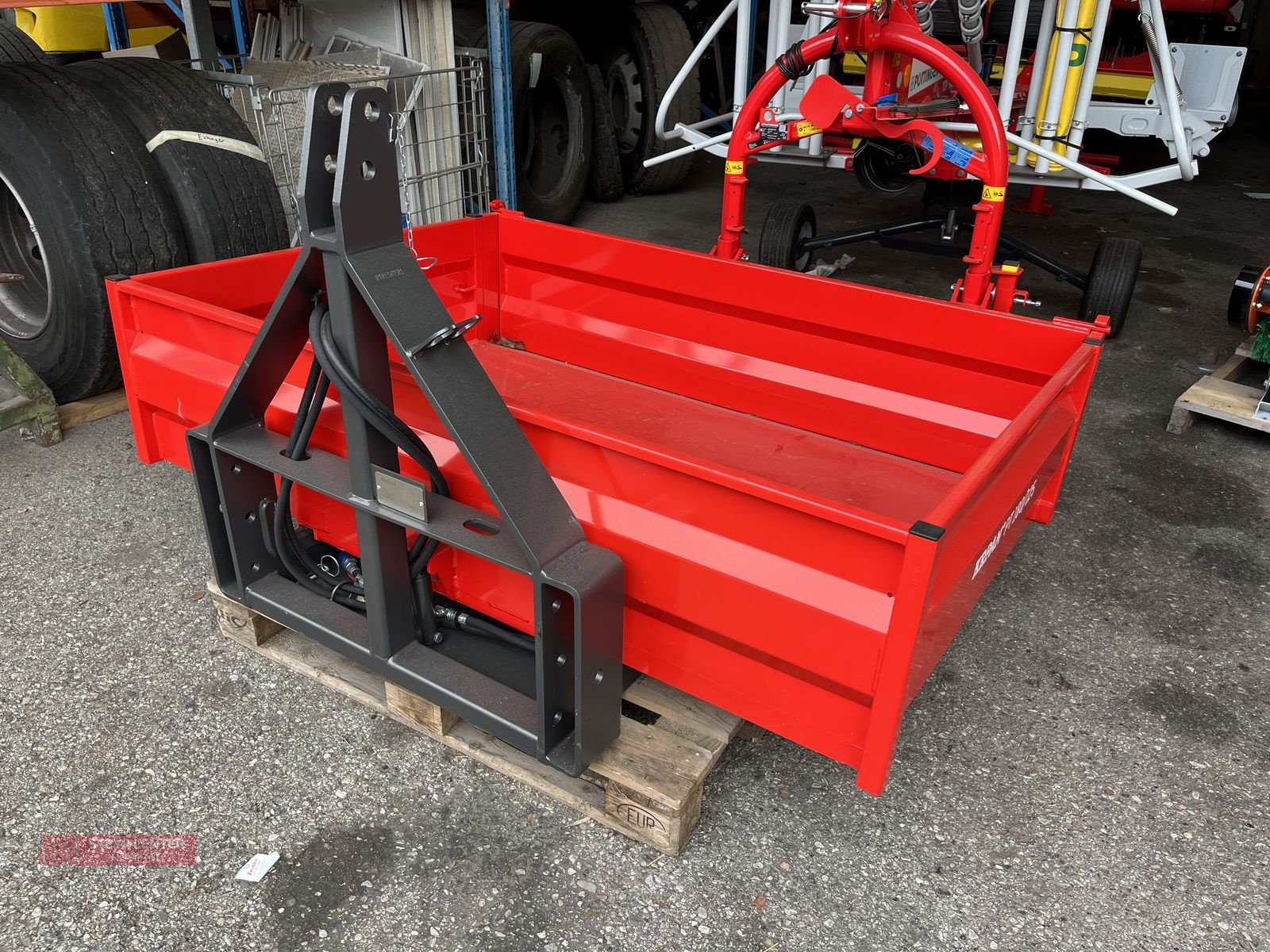 Ladeschaufel des Typs Krpan Kippmulde PT 180/125, Neumaschine in St. Pölten (Bild 1)