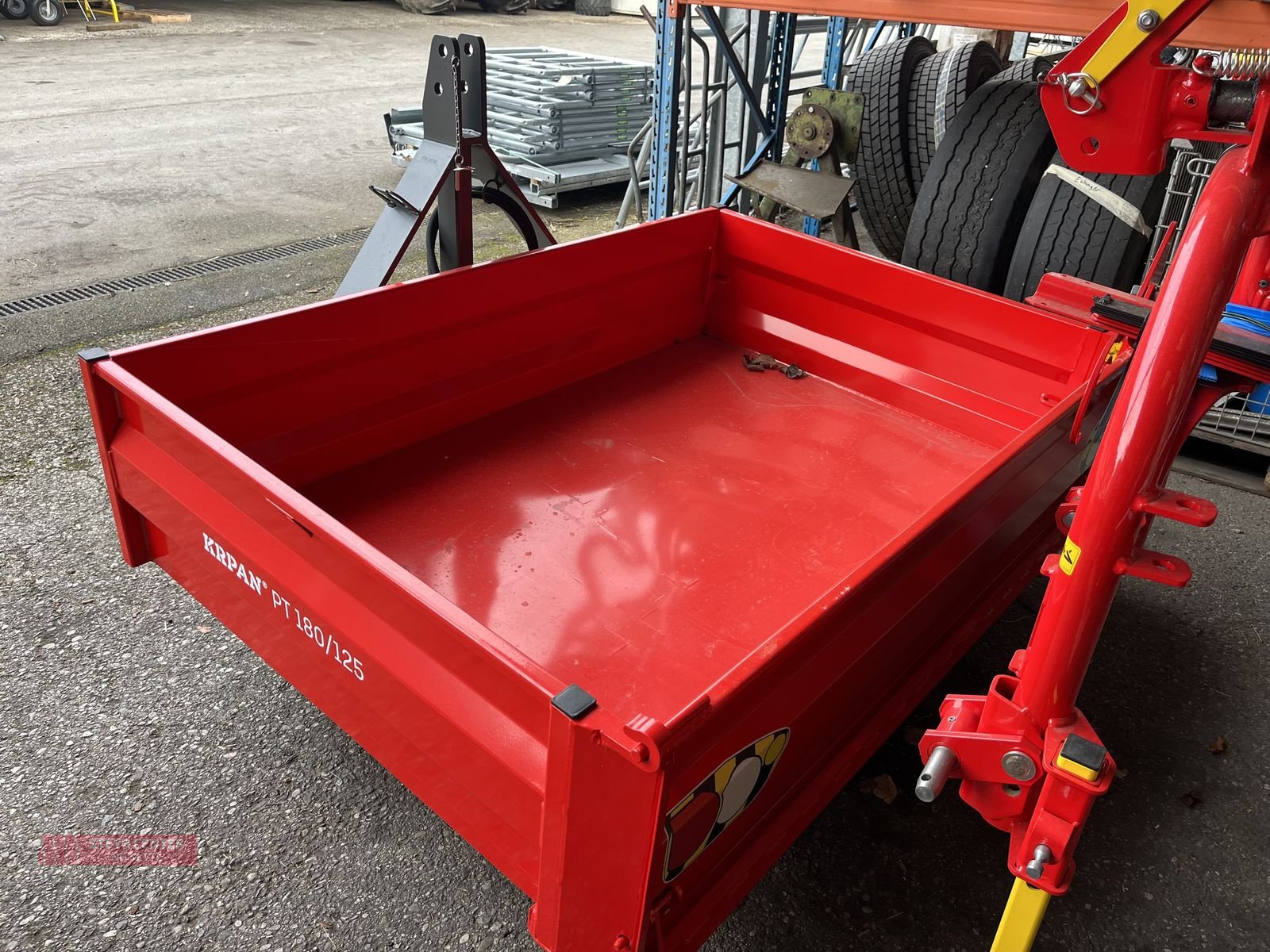 Ladeschaufel des Typs Krpan Kippmulde PT 180/125, Neumaschine in St. Pölten (Bild 4)