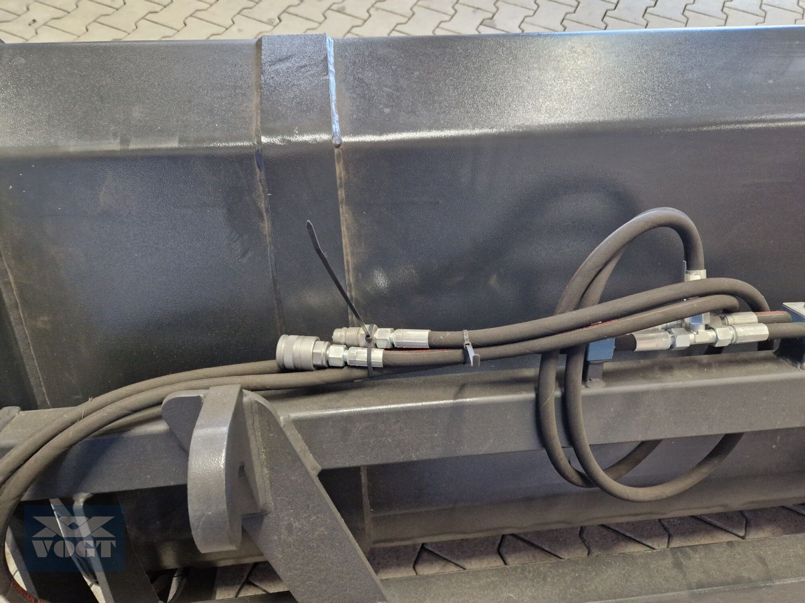 Ladeschaufel des Typs MDB HKS 160 Hydr. Hochkippschaufel für Geräteträger /Mähraupe /Funkraupe, Neumaschine in Schmallenberg (Bild 5)