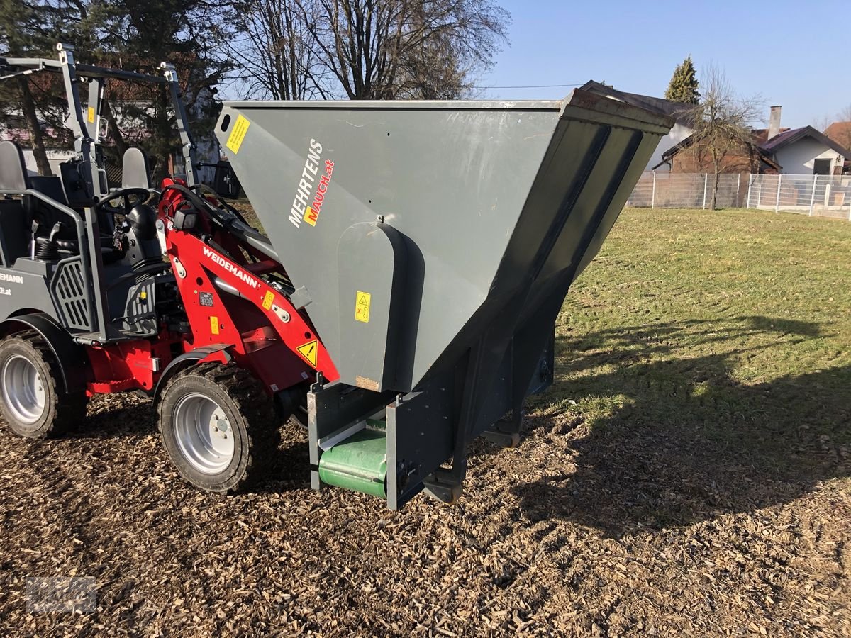 Ladeschaufel des Typs Mehrtens Einstreugerät 1401, Neumaschine in Burgkirchen (Bild 1)