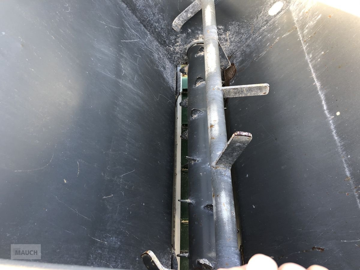 Ladeschaufel des Typs Mehrtens Einstreugerät 1401, Neumaschine in Burgkirchen (Bild 6)