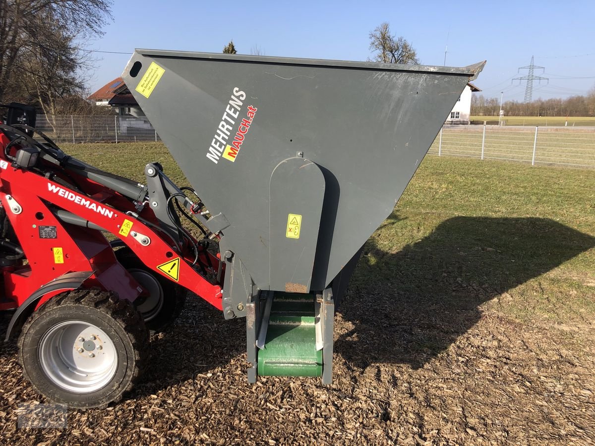 Ladeschaufel des Typs Mehrtens Einstreugerät 1401, Neumaschine in Burgkirchen (Bild 2)