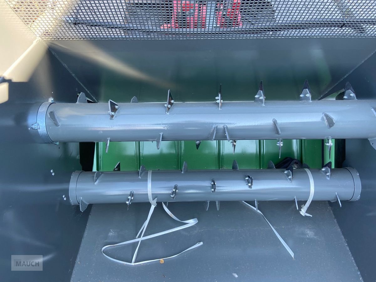 Ladeschaufel des Typs Mehrtens Kombiverteiler Einstreuschaufel Ballenauflöser, Neumaschine in Burgkirchen (Bild 3)