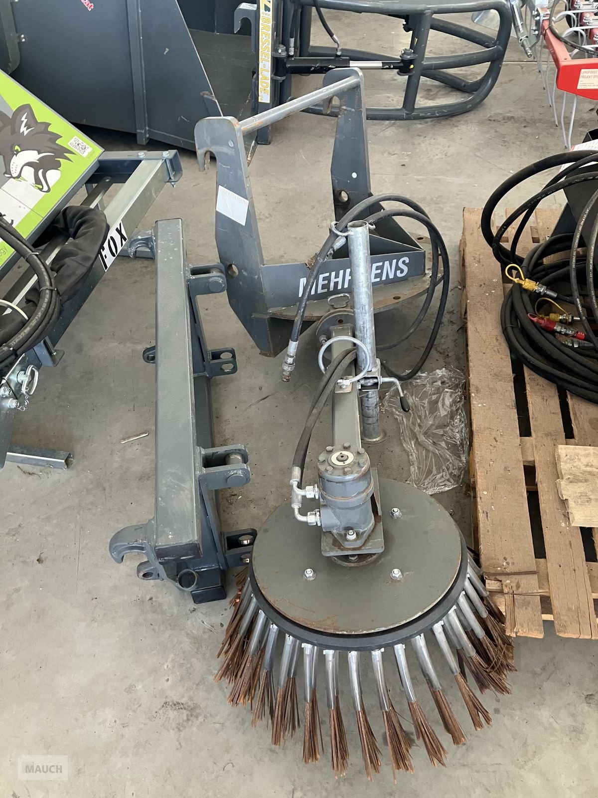 Ladeschaufel typu Mehrtens Wildkrautbesen Vorführer, Vorführmaschine v Burgkirchen (Obrázek 1)