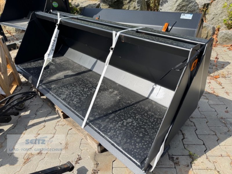 Ladeschaufel des Typs Quicke U 215, Neumaschine in Lindenfels-Glattbach (Bild 1)