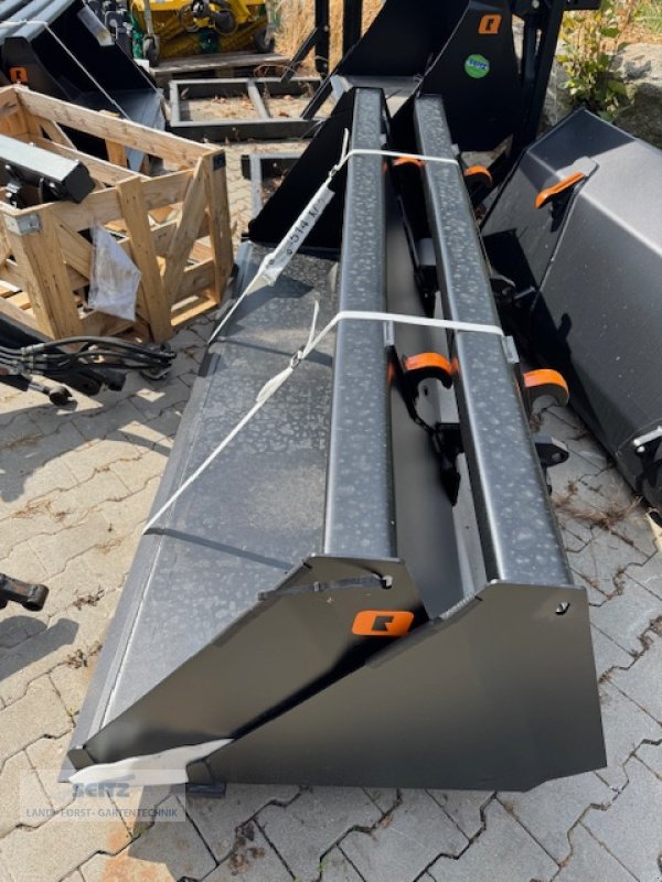 Ladeschaufel des Typs Quicke U 215, Neumaschine in Lindenfels-Glattbach (Bild 2)