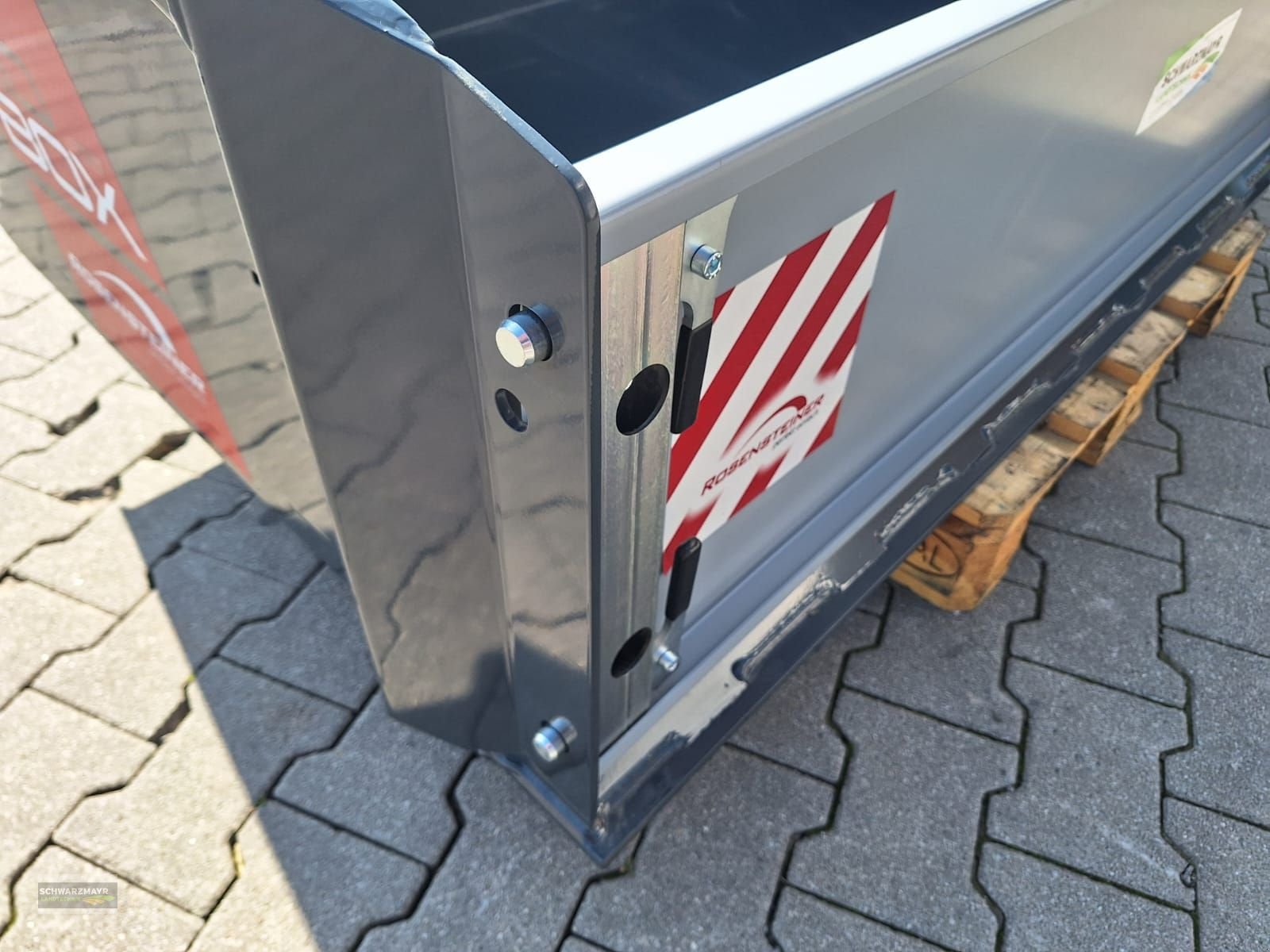 Ladeschaufel des Typs Rosensteiner RoBox 10-180, Neumaschine in Aurolzmünster (Bild 15)