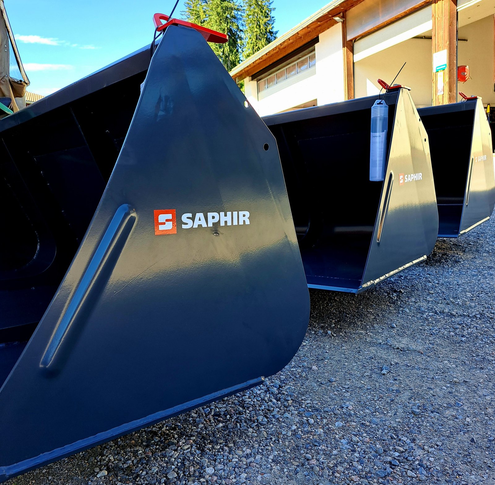 Ladeschaufel des Typs Saphir Leichtgutschaufel LG 24, Neumaschine in Wertach (Bild 1)