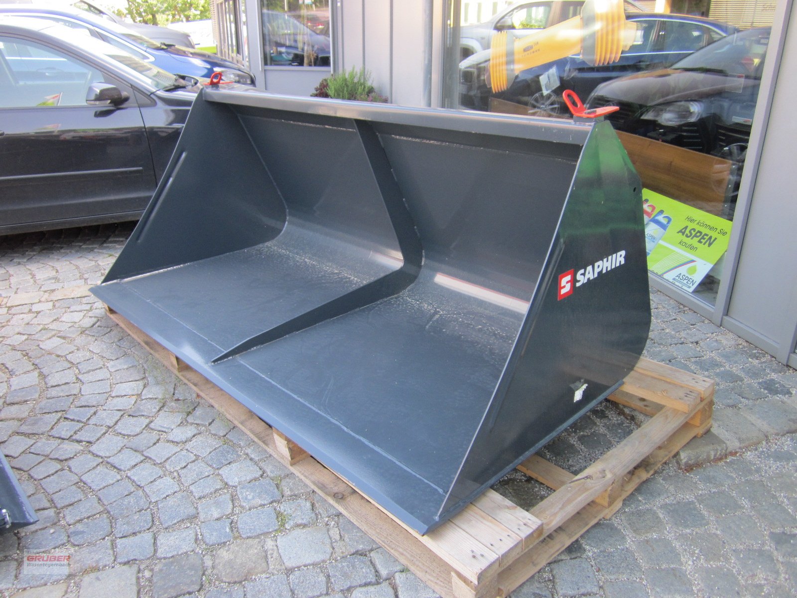 Ladeschaufel des Typs Saphir LG 22+, Neumaschine in Dorfen (Bild 1)