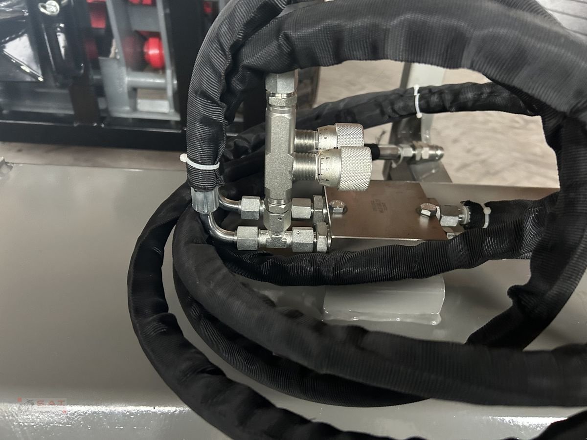 Ladeschaufel des Typs Sonstige AKTION Kehrmaschine 2000 frei Haus, Neumaschine in Eberschwang (Bild 11)