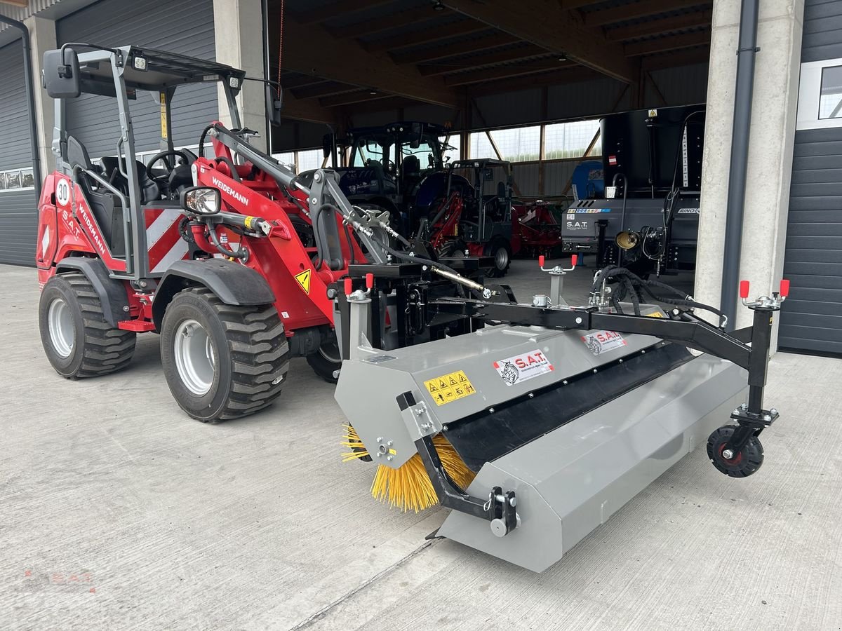 Ladeschaufel des Typs Sonstige AKTION Kehrmaschine 2000 frei Haus, Neumaschine in Eberschwang (Bild 9)